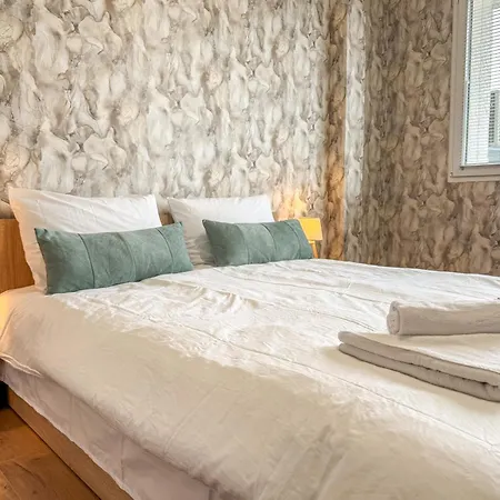 One-bedroom Next To Mall With Free Street Parking Appartement *