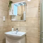 דירה One-bedroom Next To Mall With Free Street Parking *