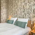דירה One-bedroom Next To Mall With Free Street Parking *