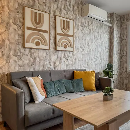 One-bedroom Next To Mall With Free Street Parking * Plovdiv