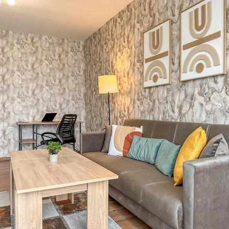 Apartamento One-bedroom Next To Mall With Free Street Parking By Flat Manаger *