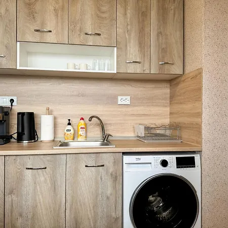 One-bedroom Next To Mall With Free Street Parking By Flat Manаger Apartamento