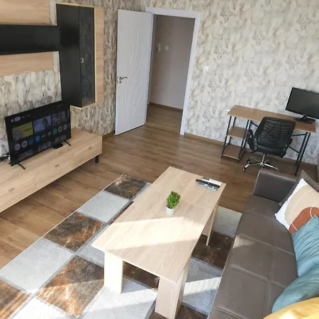 One-bedroom Next To Mall With Free Street Parking Appartement *