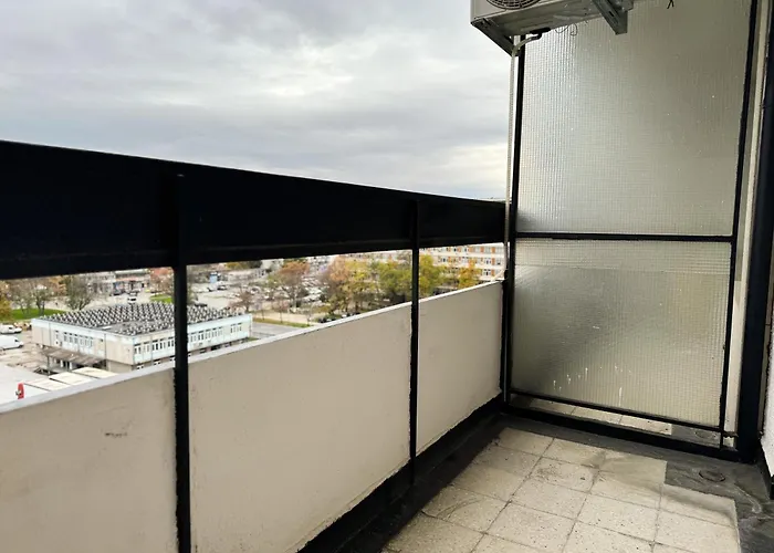 Appartement One-bedroom Next To Mall With Free Street Parking *