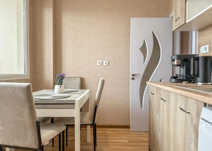 Appartement One-bedroom Next To Mall With Free Street Parking